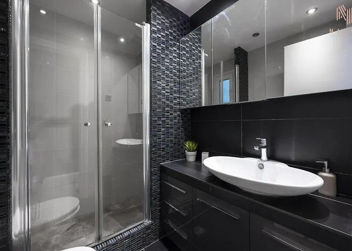 Sea Aura Luxury View, Nilie Hospitality Mgmt *